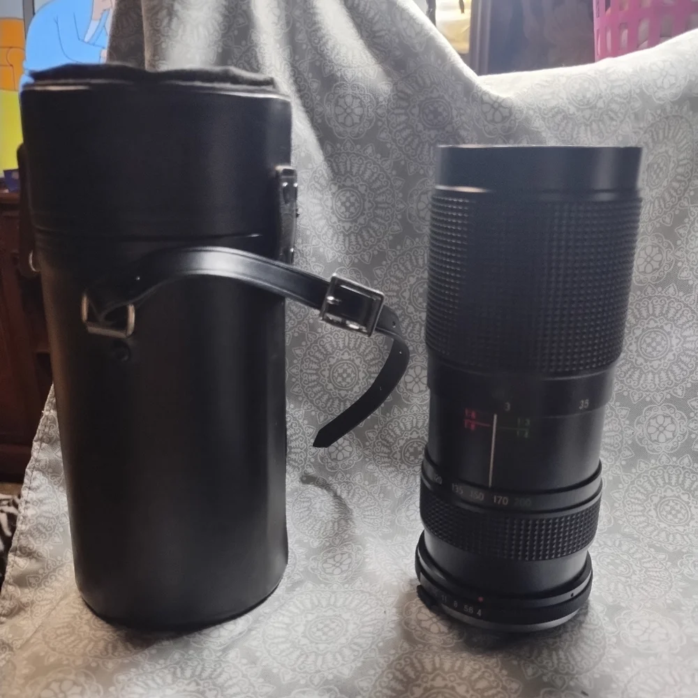 Vivitar 100-200mm f4 Close Focus Lens with case